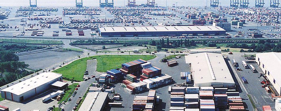 Weber&Heusser yarn stock at Bremerhaven seen from birds perspective; one out of several stocks for our european yarn trading business.